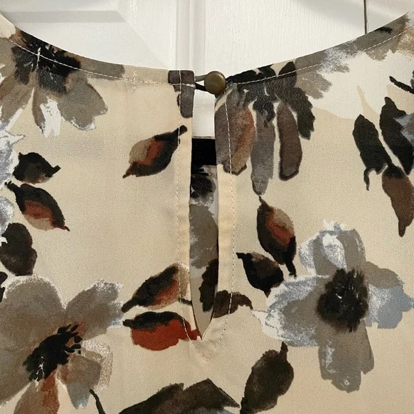 West Kei Cream Floral Blouse - Picture 3 of 9